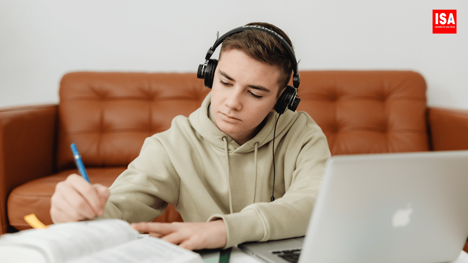 IELTS Listening Cho Người Mới Bắt Đầu: Cách Học Đúng Để Nghe Hiểu Tốt 17 IELTS Listening Cho Người Mới Bắt Đầu Cách Học Đúng Để Nghe Hiểu Tốt (7)-min